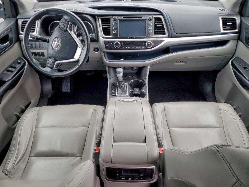Photo 8 from auction – 2017 TOYOTA HIGHLANDER with VIN 5TDJZRFH2HS483530