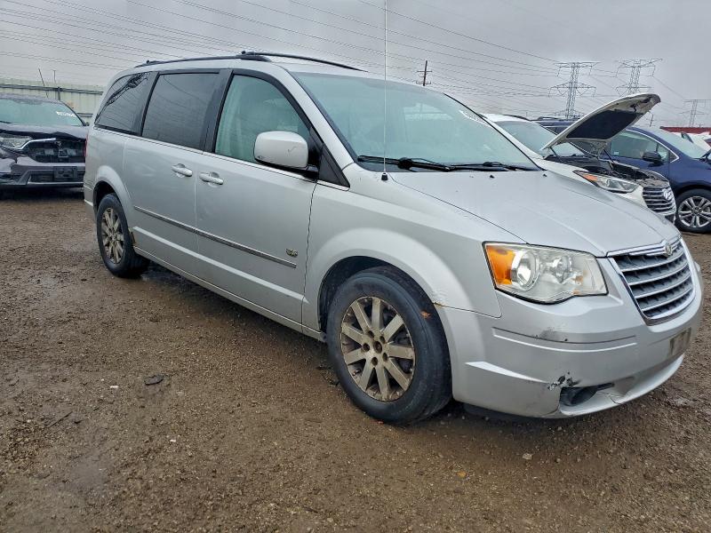 Photo 4 from auction – 2009 CHRYSLER TOWN & COU with VIN 2A8HR541X9R642147