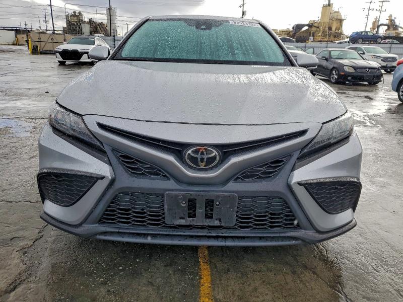 Photo 5 from auction – 2022 TOYOTA CAMRY with VIN 4T1G11AK2NU680576