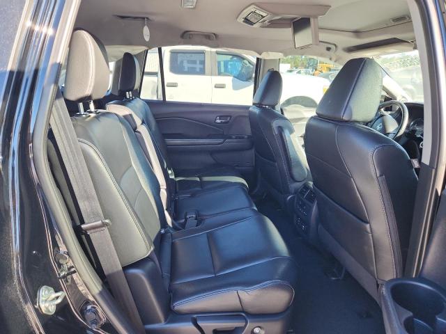 Photo 11 from auction – 2017 HONDA PILOT TOUR with VIN 5FNYF5H98HB016185