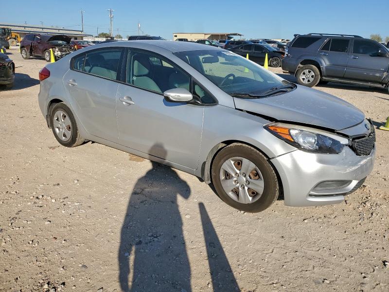 Foto 4 de la subasta – 2016 KIA FORTE LX con VIN KNAFX4A67G5500473