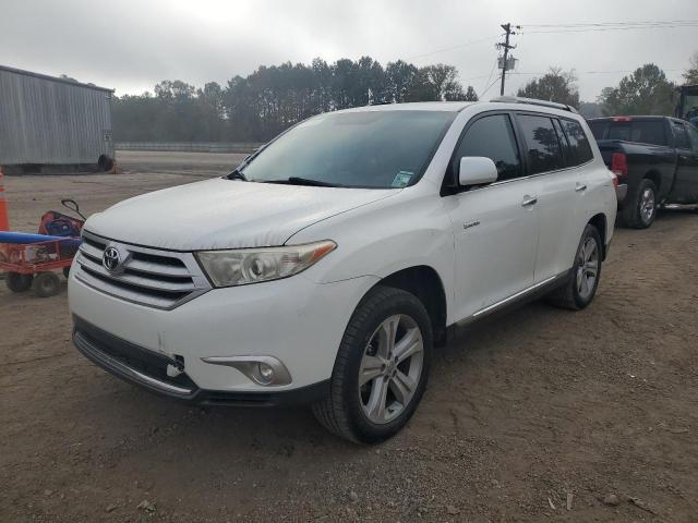 TOYOTA HIGHLANDER 2013 مع رقم تعريف المركبة 5TDYK3EH4DS105690 - صورة من المزاد