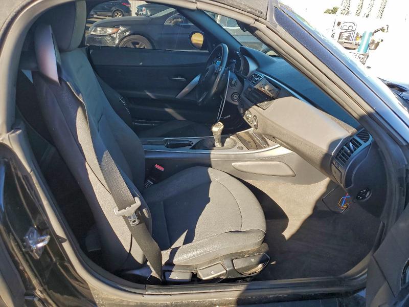 Photo 10 from auction – 2005 BMW Z4 2.5 with VIN 4USBT335X5LR70530