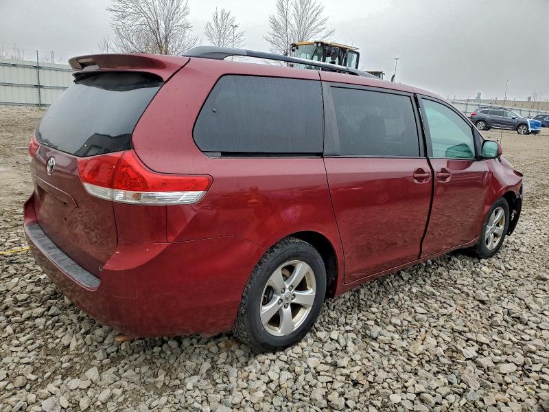 Photo 3 from auction – 2013 TOYOTA SIENNA LE with VIN 5TDKK3DC7DS401301