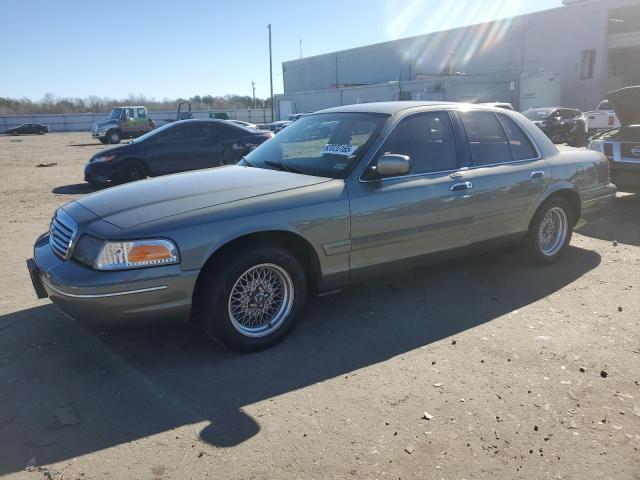 FORD CROWN VICT 2002 with VIN 2FAFP74W22X140350 - Photo from auction