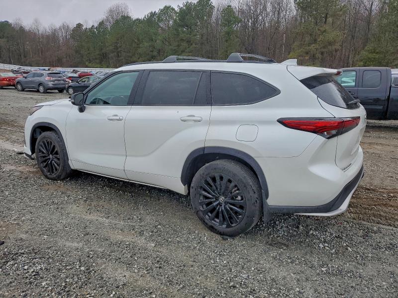 Photo 2 from auction – 2023 TOYOTA HIGHLANDER with VIN 5TDKDRBH1PS024383