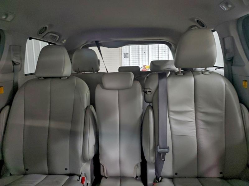 Photo 10 from auction – 2011 TOYOTA SIENNA XLE with VIN 5TDYK3DC0BS132730