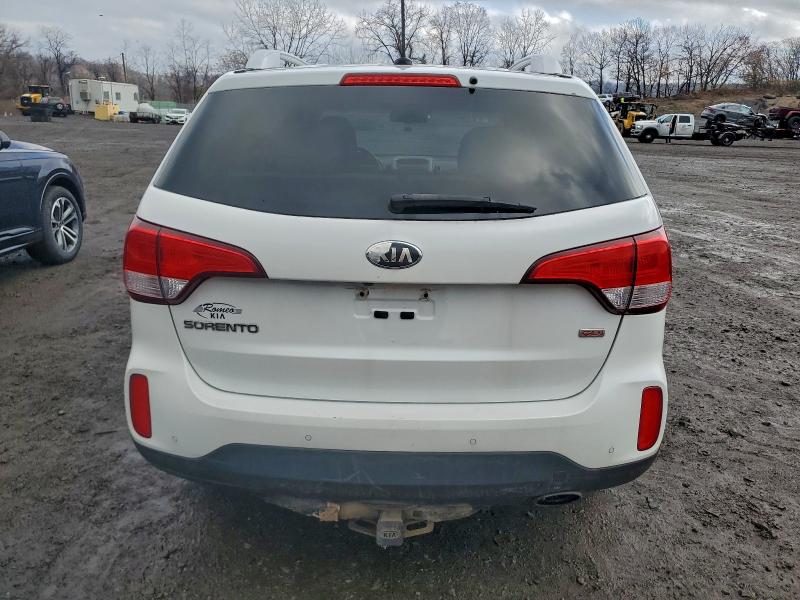 Photo 6 from auction – 2015 KIA SORENTO LX with VIN 5XYKTDA71FG555352