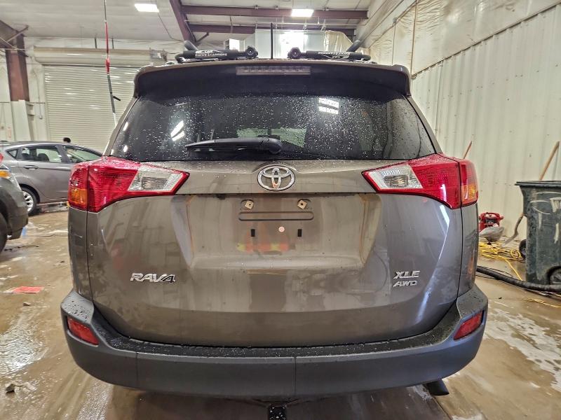 Photo 6 from auction – 2015 TOYOTA RAV4 XLE with VIN JTMRFREV2FD137876