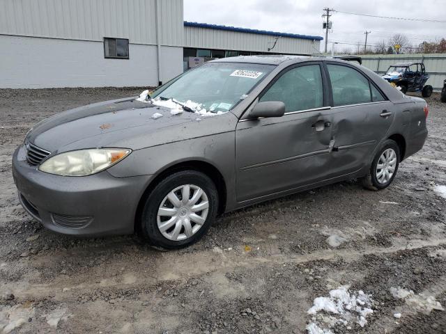 TOYOTA CAMRY LE 2005 with VIN 4T1BE32K55U592274 - Photo from auction