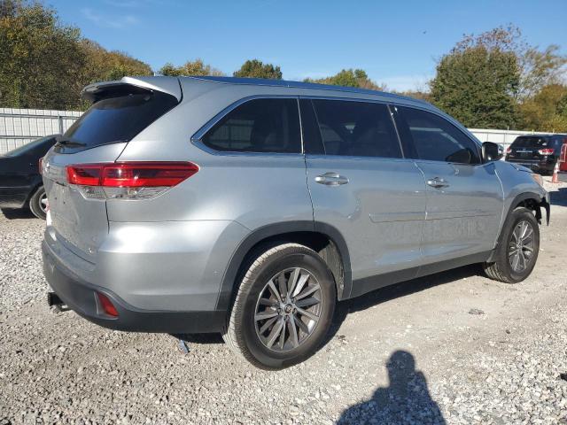 Photo 3 from auction – 2019 TOYOTA HIGHLANDER with VIN 5TDKZRFH4KS353924