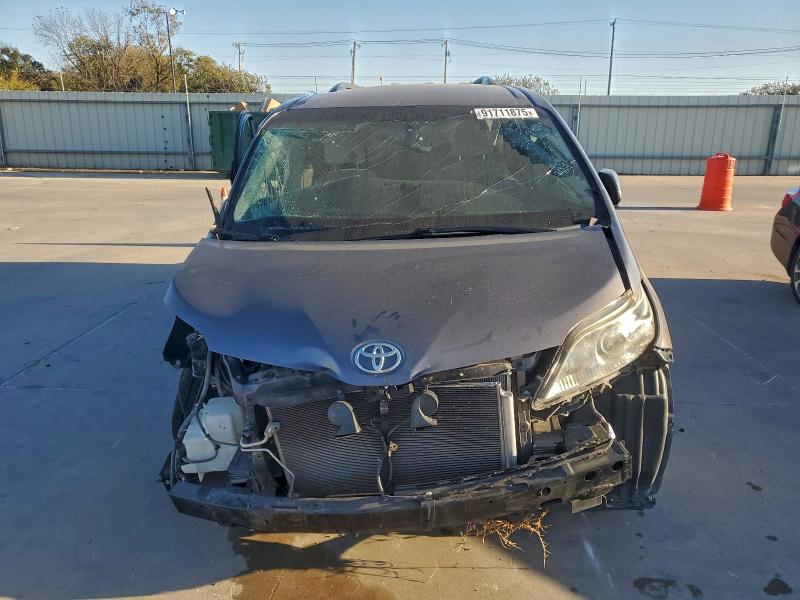 Photo 5 from auction – 2016 TOYOTA SIENNA LE with VIN 5TDKK3DC3GS739654