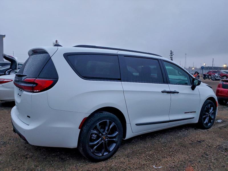 Photo 3 from auction – 2023 CHRYSLER PACIFICA T with VIN 2C4RC3BG1PR600133