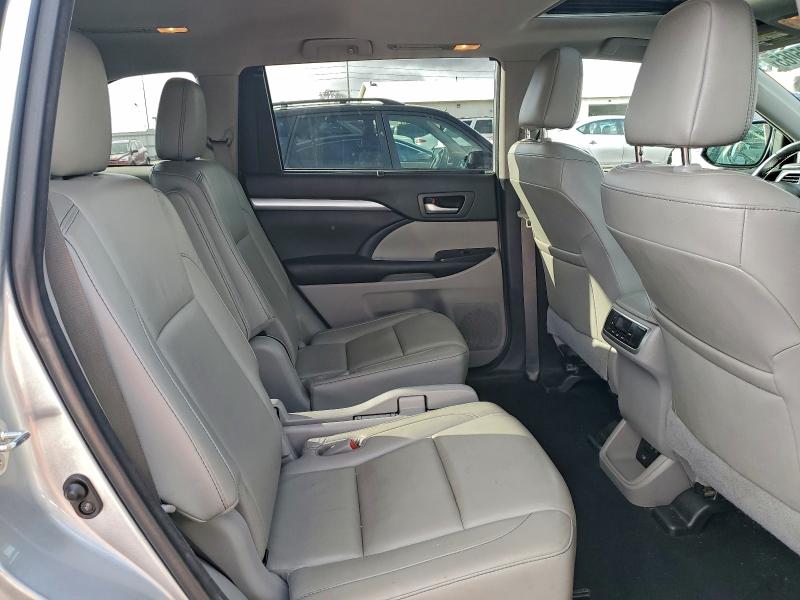 Photo 11 from auction – 2018 TOYOTA HIGHLANDER with VIN 5TDJZRFHXJS806678
