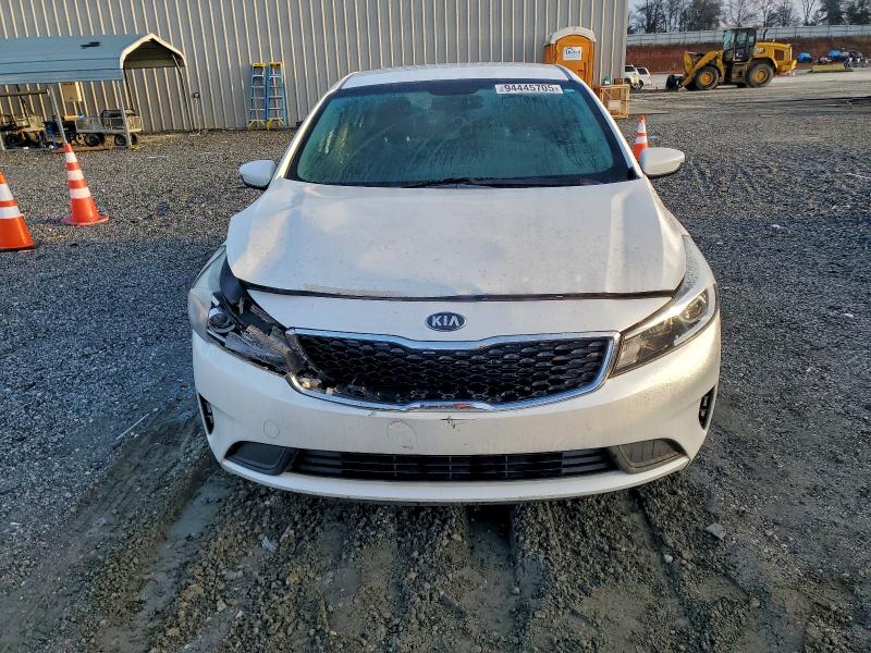 Photo 5 from auction – 2017 KIA FORTE LX with VIN 3KPFL4A70HE131775