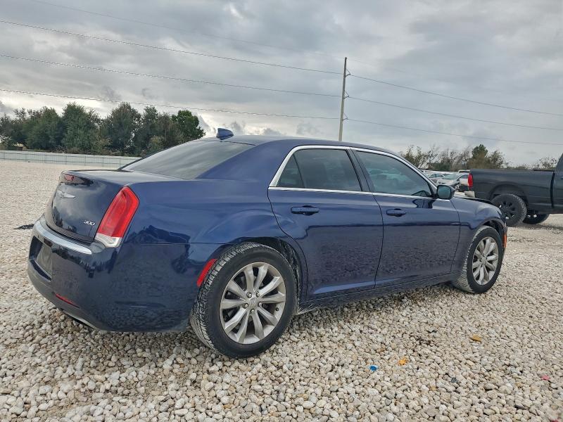 Photo 3 from auction – 2017 CHRYSLER 300 LIMITE with VIN 2C3CCARG8HH617944