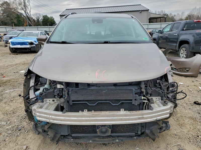 Photo 5 from auction – 2017 CHRYSLER PACIFICA T with VIN 2C4RC1EG0HR559642