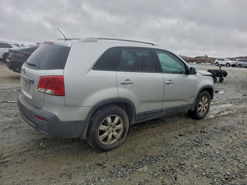 Photo 3 from auction – 2011 KIA SORENTO with VIN 5XYKT4A13BG029486