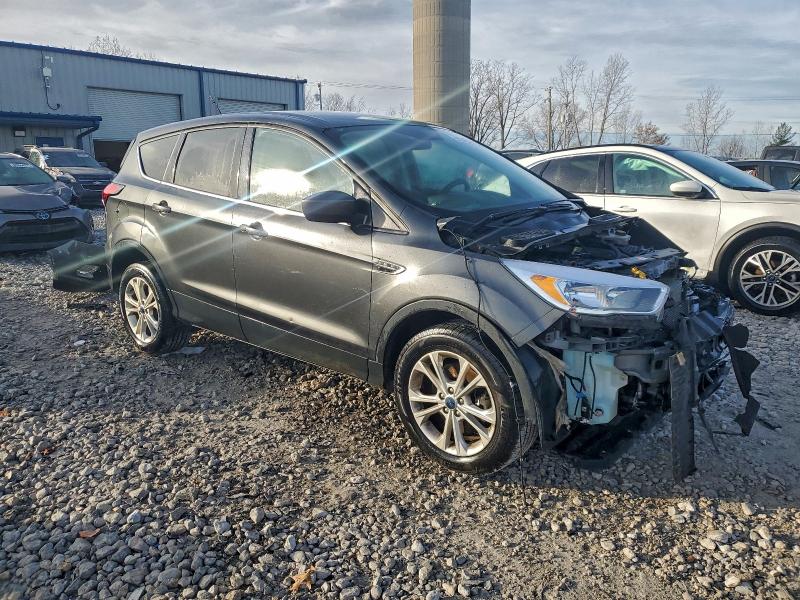 Photo 4 from auction – 2019 FORD ESCAPE with VIN 1FMCU9GD9KUC23126