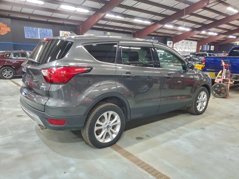 Photo 3 from auction – 2019 FORD ESCAPE SE with VIN 1FMCU9GD1KUC35495