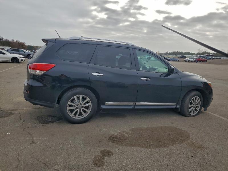 Photo 3 from auction – 2016 NISSAN PATHFINDER with VIN 5N1AR2MN3GC667841