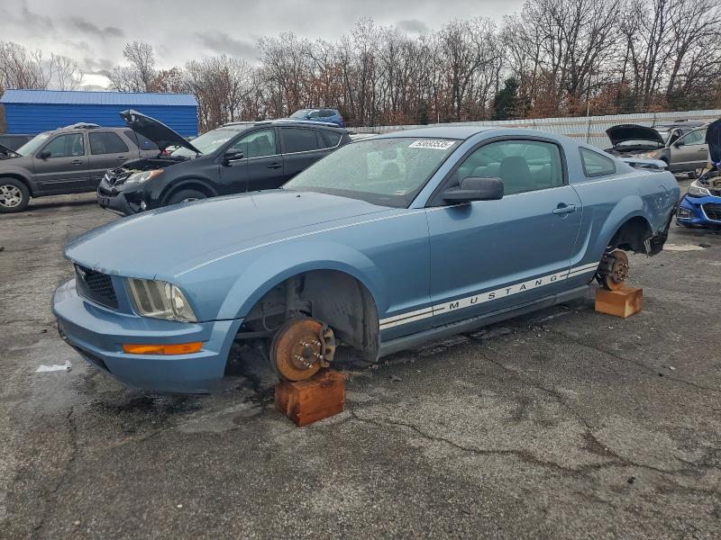 FORD MUSTANG 2005 with VIN 1ZVFT80N755128464 - Photo from auction