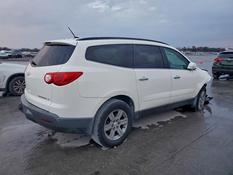 Photo 3 from auction – 2011 CHEVROLET TRAVERSE L with VIN 1GNKRGEDXBJ242379