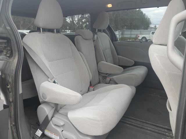 Photo 11 from auction – 2017 TOYOTA SIENNA LE with VIN 5TDKZ3DC5HS885566