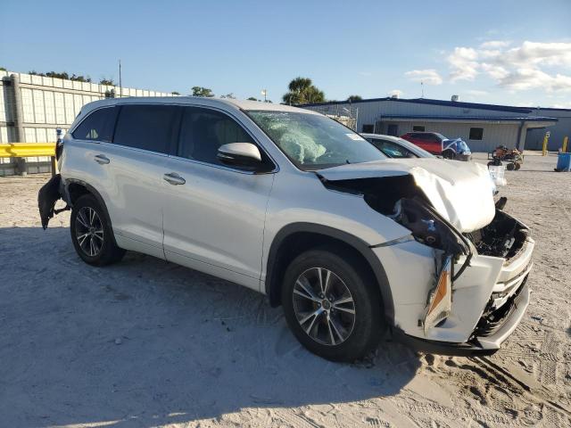 Photo 4 from auction – 2017 TOYOTA HIGHLANDER with VIN 5TDBZRFH7HS429208