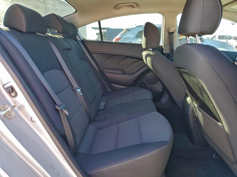 Photo 10 from auction – 2018 KIA FORTE LX with VIN 3KPFL4A75JE239296