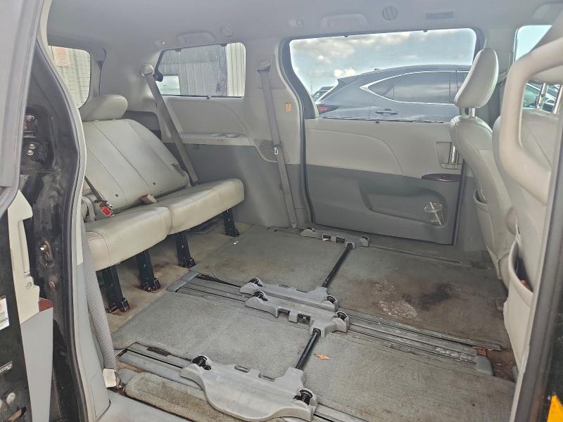 Photo 11 from auction – 2012 TOYOTA SIENNA XLE with VIN 5TDYK3DC3CS266245