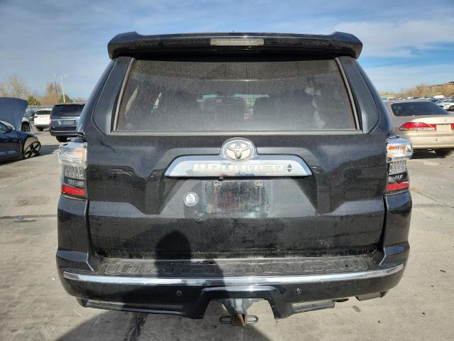 Photo 6 from auction – 2018 TOYOTA 4RUNNER SR with VIN JTEBU5JR2J5517212