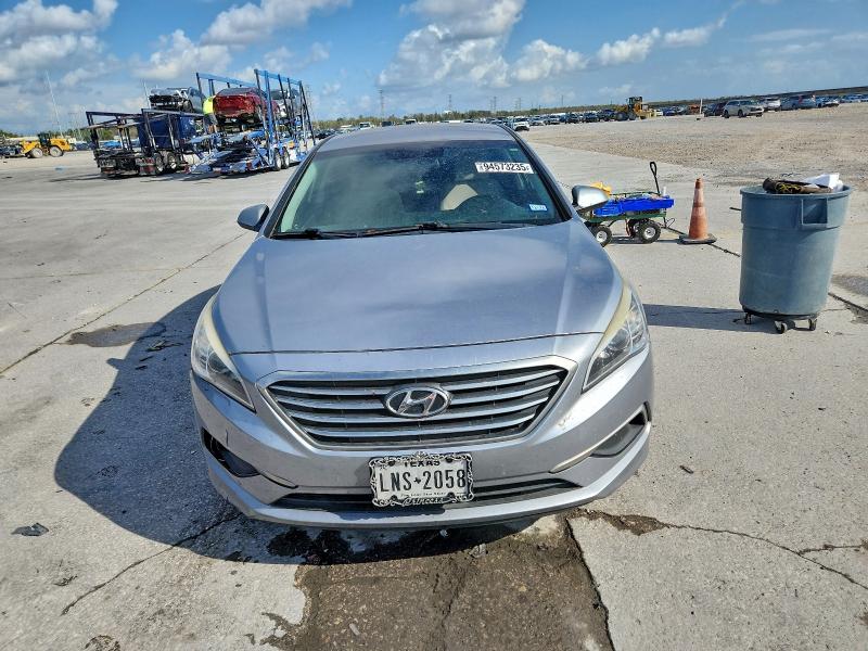 Photo 5 from auction – 2017 HYUNDAI SONATA SE with VIN 5NPE24AF7HH516865