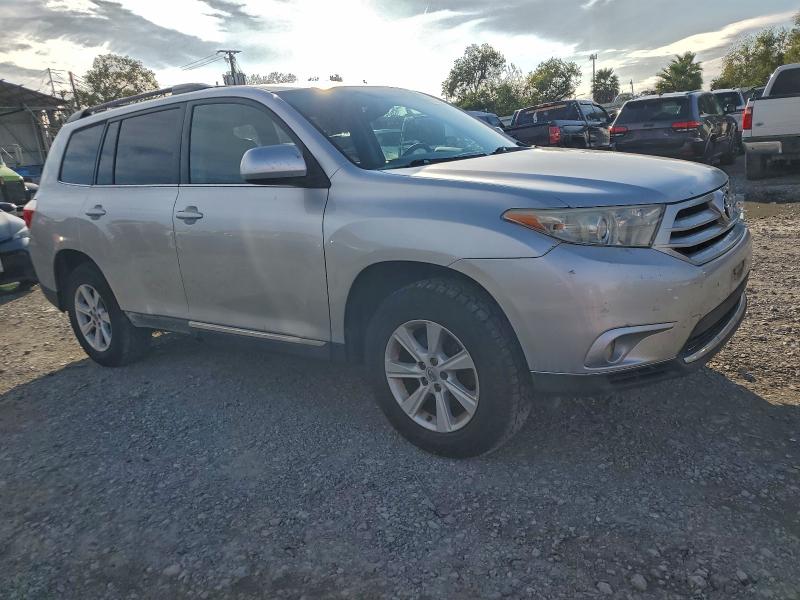 Photo 4 from auction – 2012 TOYOTA HIGHLANDER with VIN 5TDBK3EH3CS137714