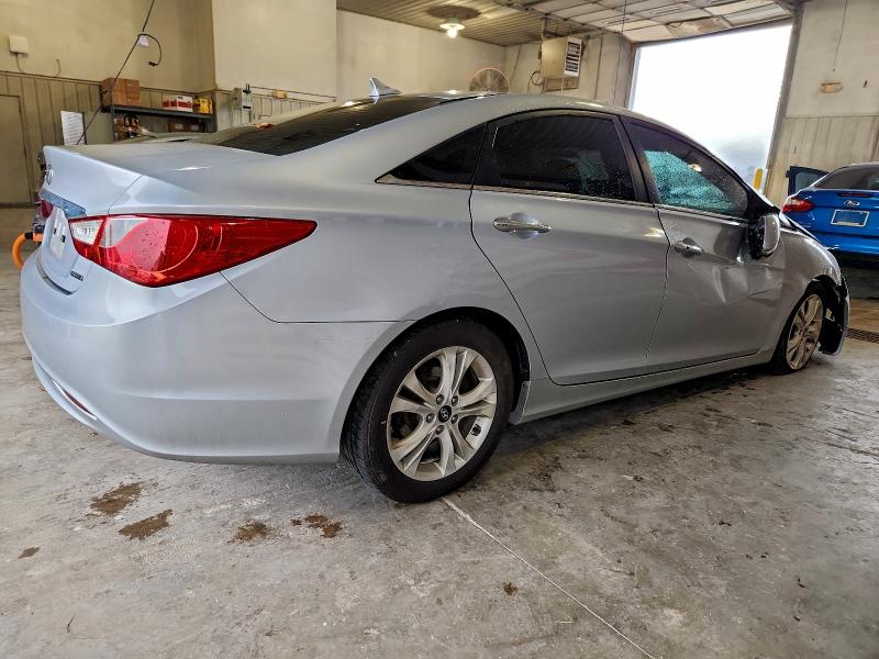 Photo 3 from auction – 2011 HYUNDAI SONATA with VIN 5NPEC4AC2BH031494