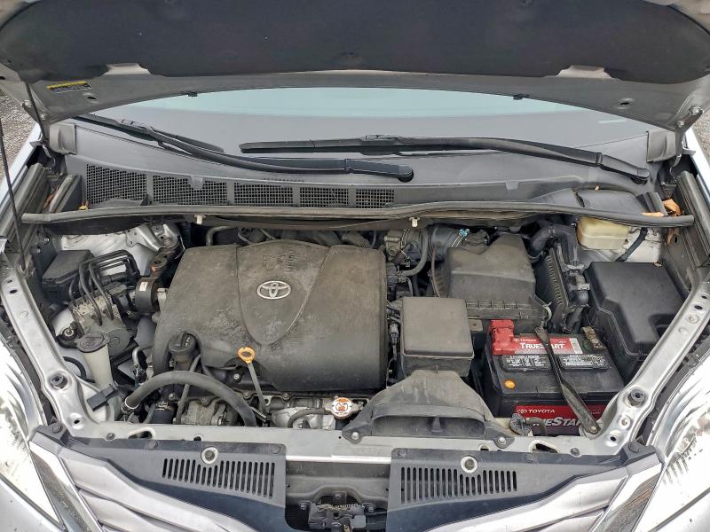Photo 12 from auction – 2017 TOYOTA SIENNA XLE with VIN 5TDYZ3DCXHS848877