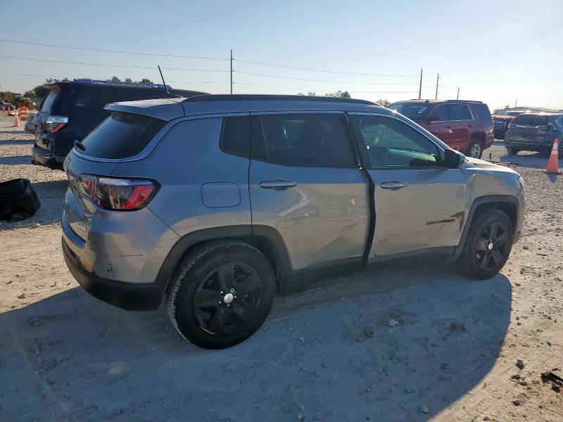 Photo 3 from auction – 2022 JEEP COMPASS LA with VIN 3C4NJCBB0NT119292