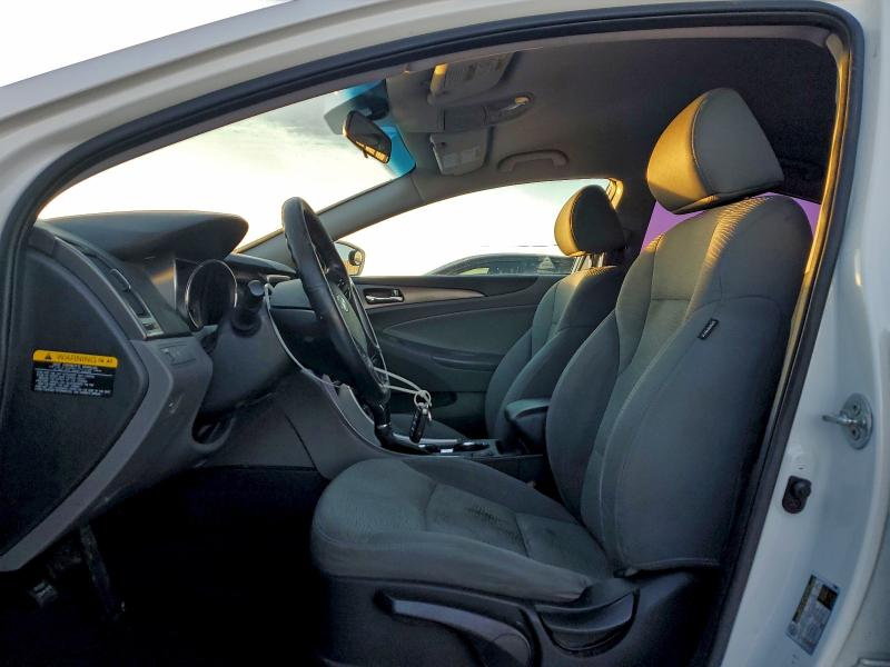 Photo 7 from auction – 2013 HYUNDAI SONATA HYB with VIN KMHEC4A43DA077091