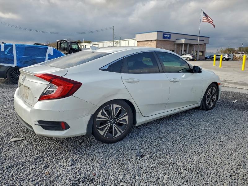 Photo 3 from auction – 2017 HONDA CIVIC with VIN 19XFC1F33HE026698