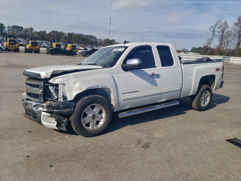 CHEVROLET SILVERADO 2010 with VIN 1GCSCSE05AZ131958 - Photo from auction