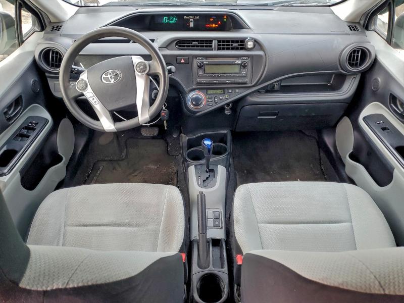 Photo 8 from auction – 2012 TOYOTA PRIUS C with VIN JTDKDTB35C1022936