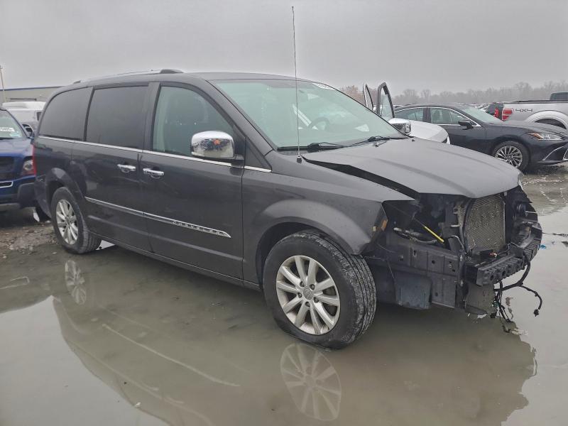 Photo 4 from auction – 2015 CHRYSLER TOWN & COU with VIN 2C4RC1GG7FR726850