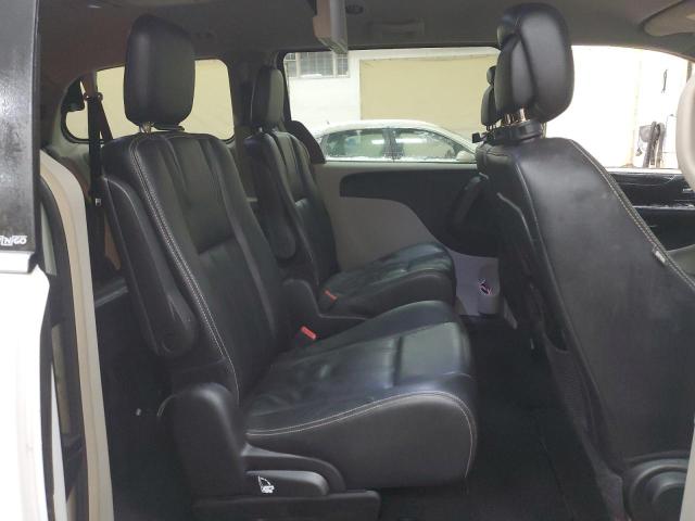 Photo 11 from auction – 2014 CHRYSLER TOWN & COU with VIN 2C4RC1BG2ER164961
