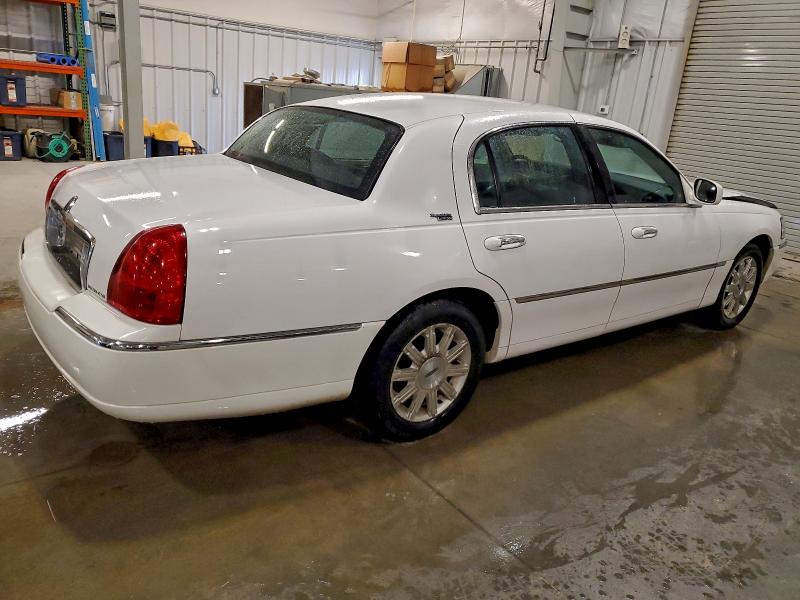 Photo 3 from auction – 2011 LINCOLN TOWN CAR S with VIN 2LNBL8CV7BX753398