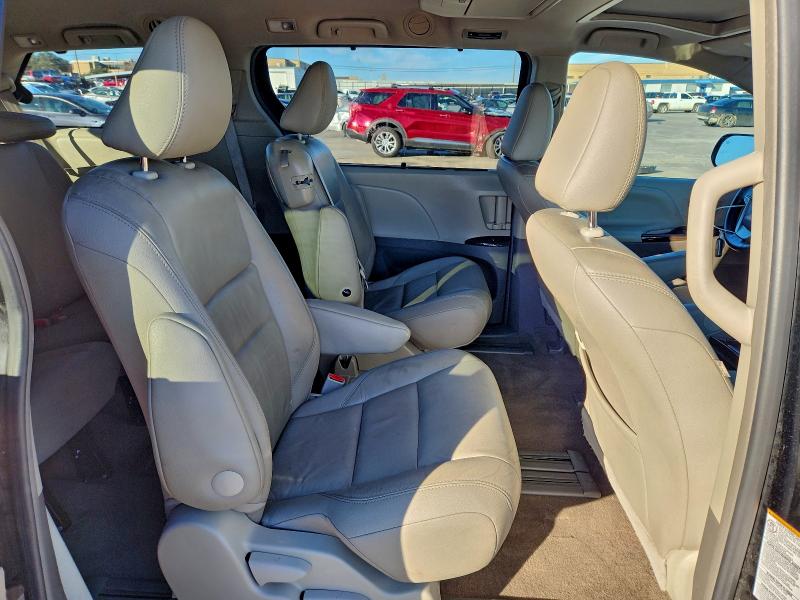 Photo 11 from auction – 2017 TOYOTA SIENNA XLE with VIN 5TDYZ3DC2HS774550