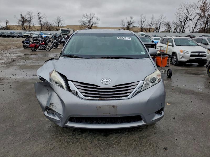 Photo 5 from auction – 2015 TOYOTA SIENNA XLE with VIN 5TDDK3DC7FS097625