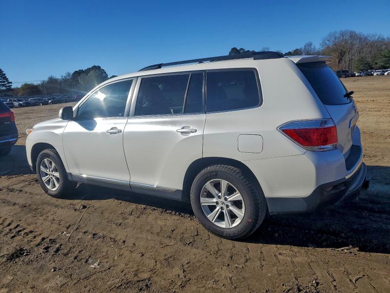 Photo 2 from auction – 2011 TOYOTA HIGHLANDER with VIN 5TDZK3EH5BS048840