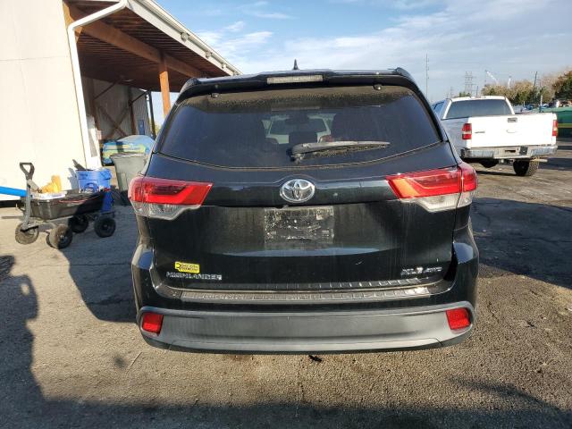 Photo 6 from auction – 2018 TOYOTA HIGHLANDER with VIN 5TDJZRFH4JS847128
