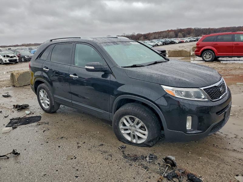 Photo 4 from auction – 2015 KIA SORENTO LX with VIN 5XYKT4A75FG628951