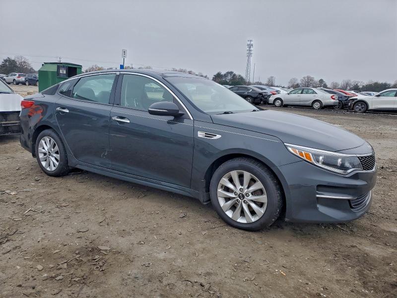 Photo 4 from auction – 2016 KIA OPTIMA EX with VIN 5XXGU4L39GG085526